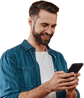Foto de persona mirando su celular