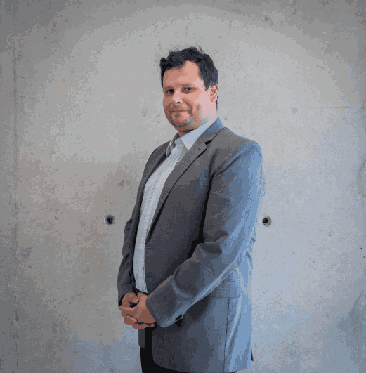 Tomás Galvez docente de Física en UTEC
